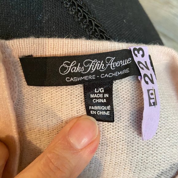 🌸Saks Fifth Avenue 100% Cashmere🌸 - Picture 7 of 7